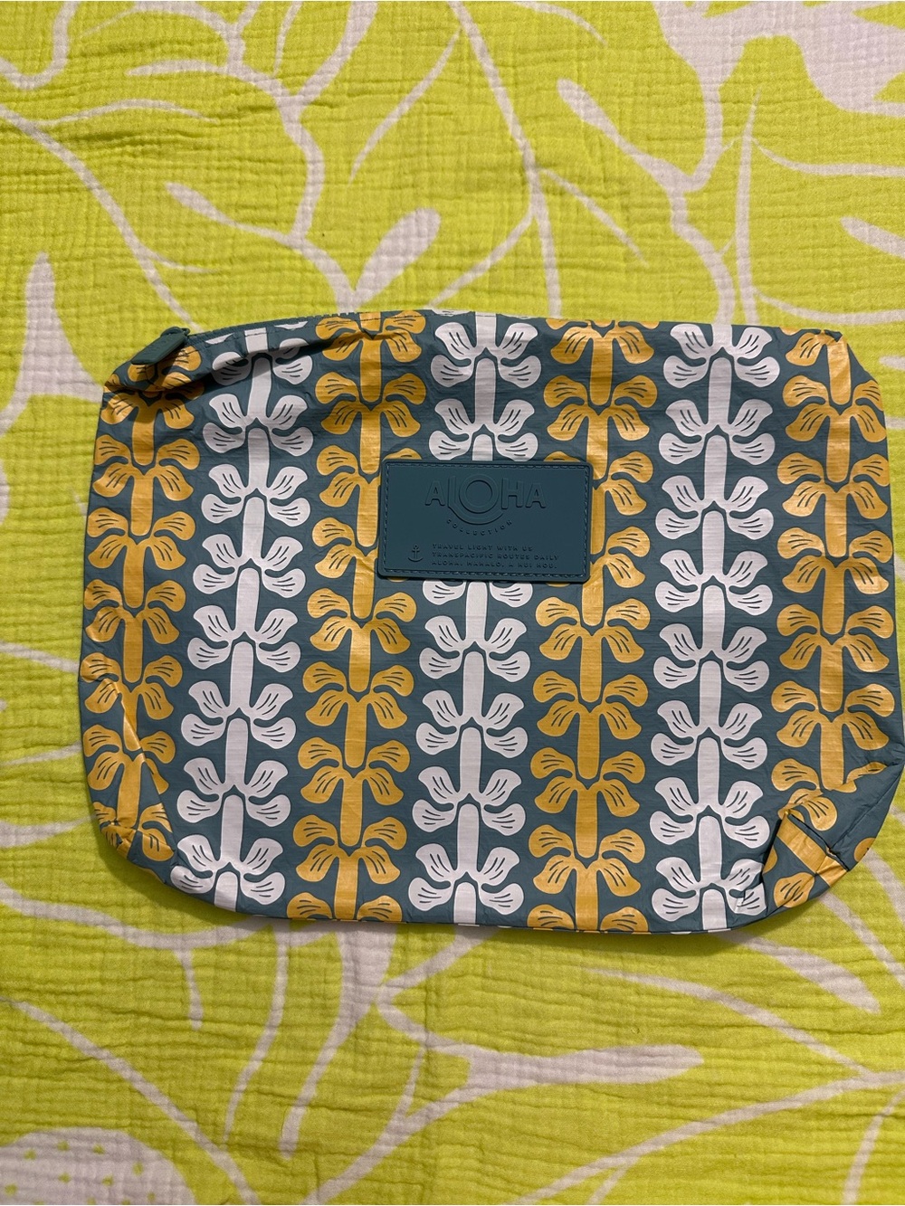Aloha Collection Mid Pouch Lei Life in Honey on Tide